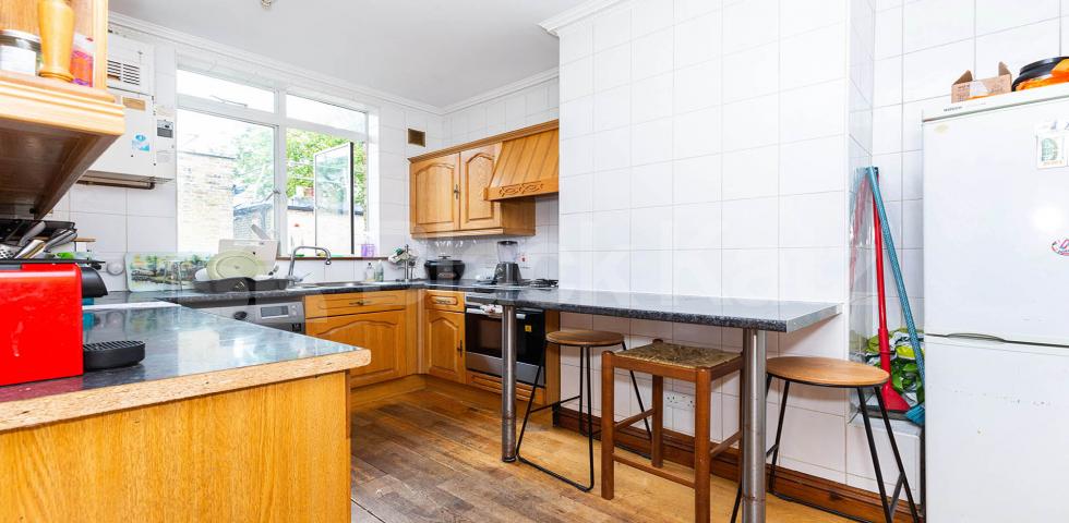 Beautiful three double bedroom flat Cranleigh Street, Camden